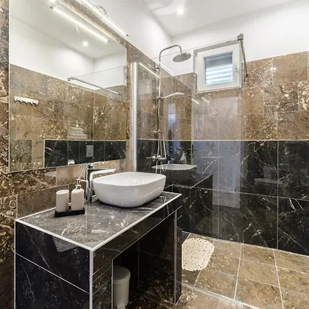 Apartment Atj House *