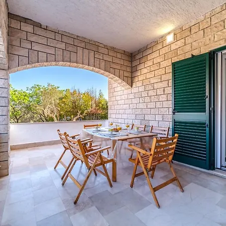 Atj House Apartment Supetar
