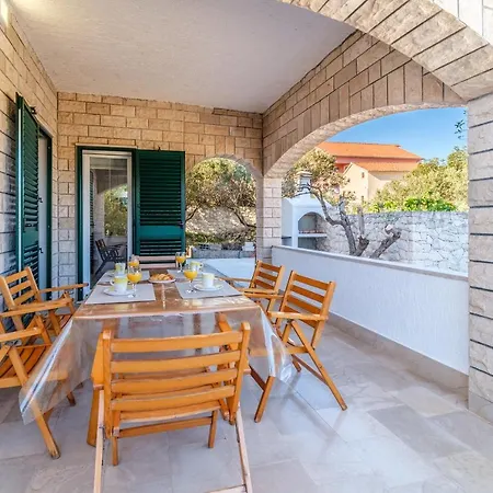 Atj House Apartment Supetar