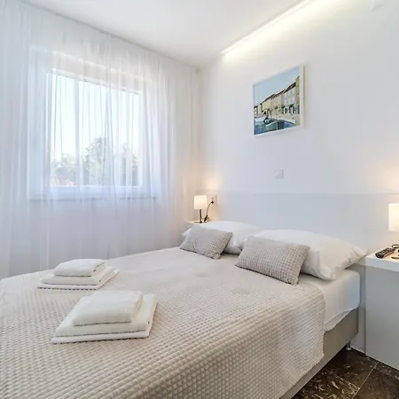 Atj House Apartmán *